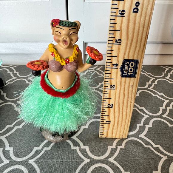 Vtg Bobble Pig Hawaiian Hula Girl Grass Skirt Dancing Dash Resin Figure Fun - Picture 7 of 9